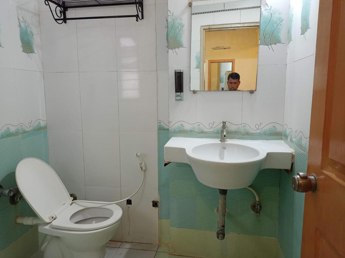 Hotel Wayfare Širdi Exteriér fotografie