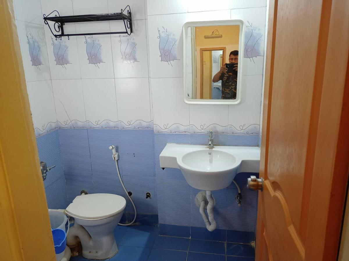 Hotel Wayfare Širdi Exteriér fotografie